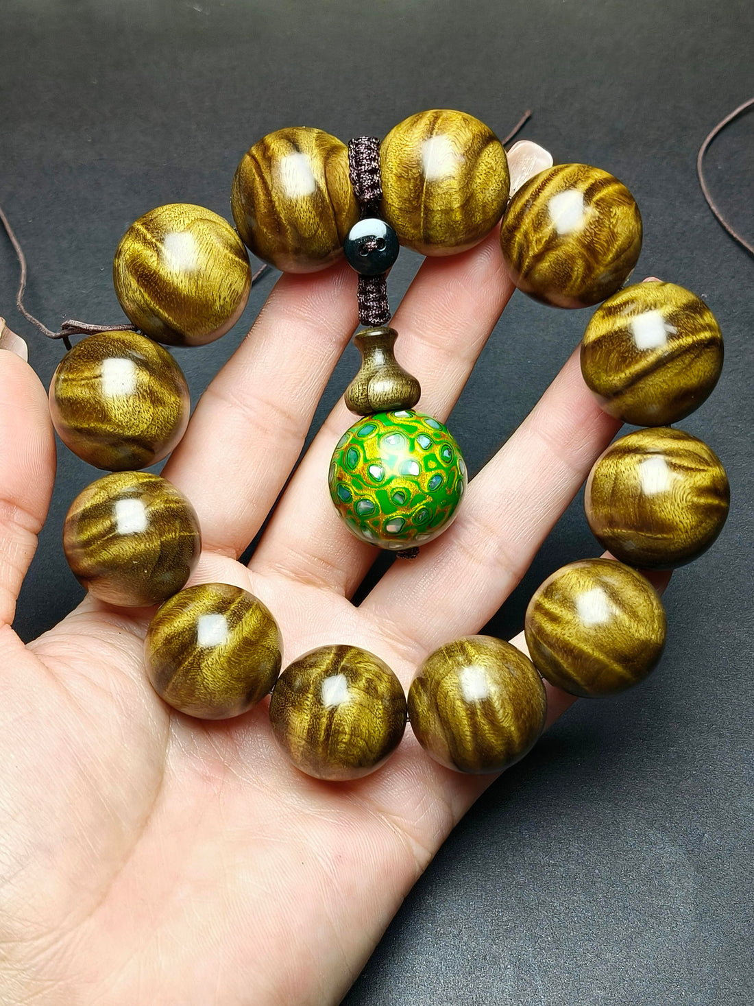 闇に輝く至高の美しさ「陰沈金絲楠木」— 日本Facebook向け紹介記事