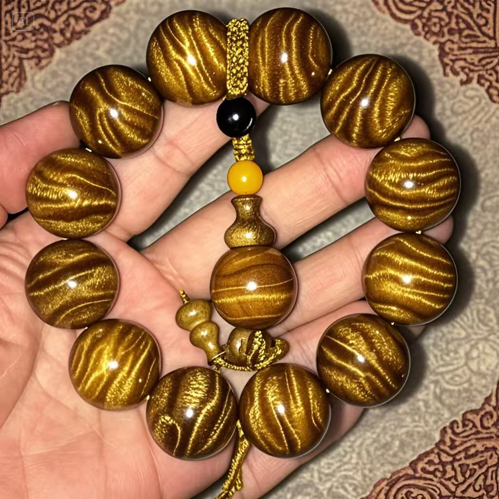 金絲楠（キンシナンボク）——流れる時と帝王の輝き