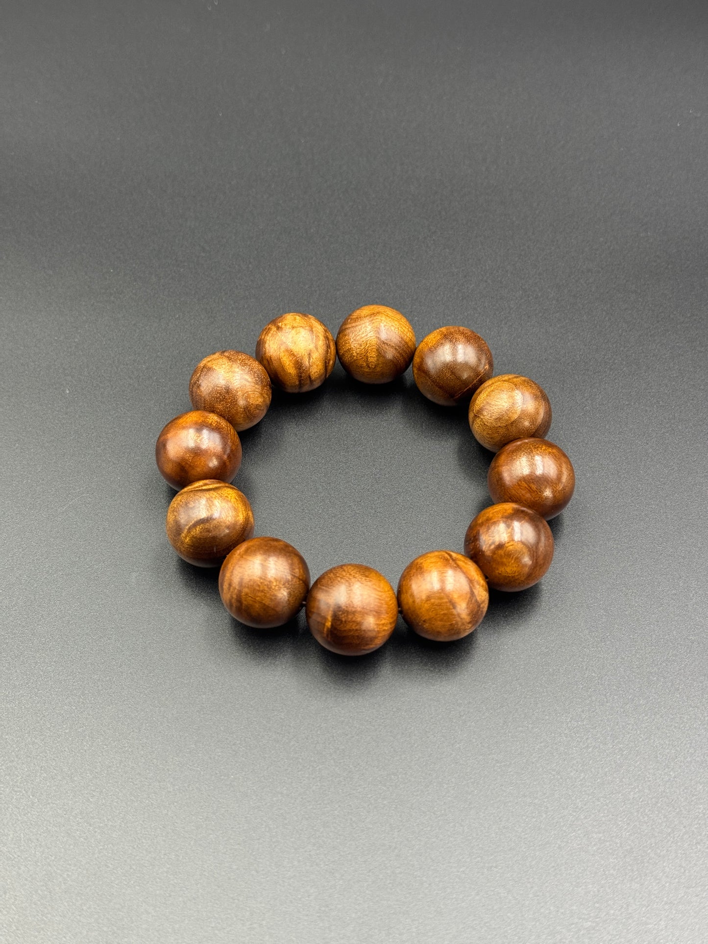 This is a gloomy gold thread camphor wood hand skewer (yellow-2.0).