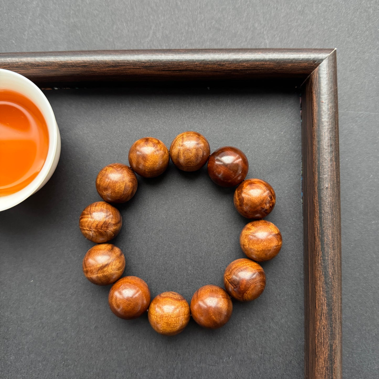 This is a gloomy gold thread camphor wood hand skewer (yellow-2.0).